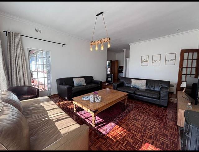 4 BEDROOM HOUSE FOR SALE IN FLORIDA GLEN